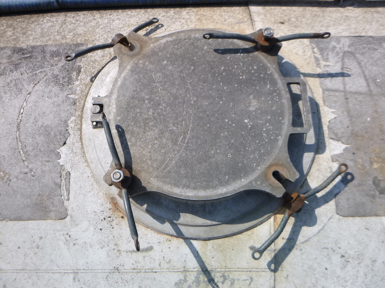 Cisternový náves na prepravu múky Feldbinder Powder tank alu 63 m3 / 1 comp (tipping): obrázok 12