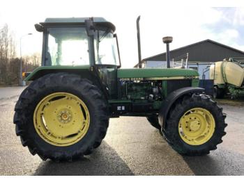 Traktor John Deere 3050: obrázok 1